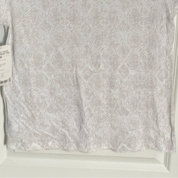 New! Athleta Organic Daily Snake Print Tee white nwt 35273 - Picture 10 of 14